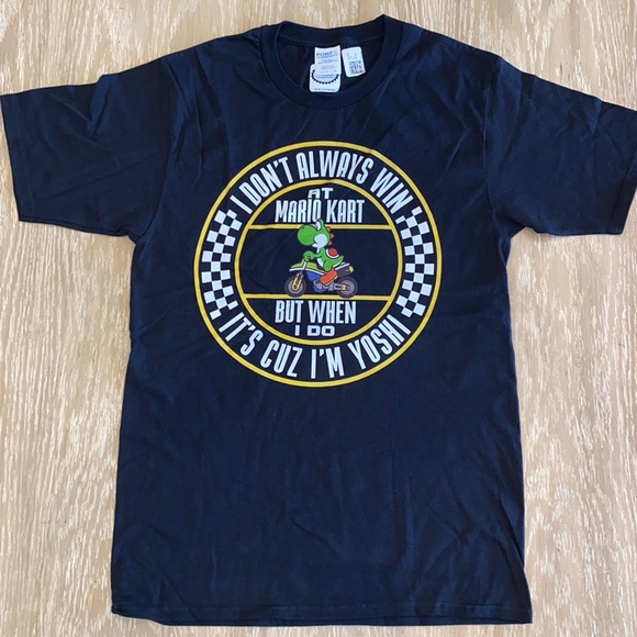 Nintendo Mario Kart Winning As Yoshi Graphic Mens T-Shirt- Small - NWT - Picture 2 of 3